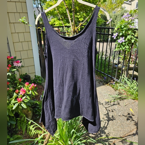 Wild Fox Roses Graphic Tank Top Scoop Neck Sharkbite Hem Flowy XS Black Red EUC - Picture 7 of 9